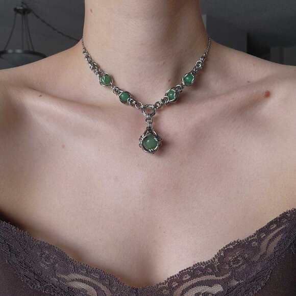 Vintage medieval gothic green aventurine and silver chainmail choker necklace - Picture 5 of 11